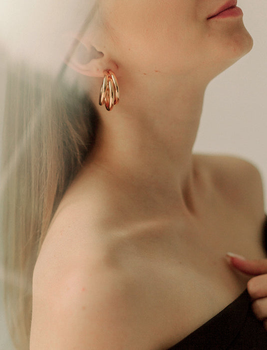 A fashion is nothing but an induced epidemic.