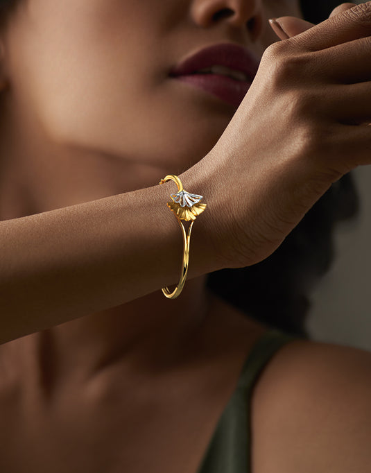 Sansa oval bangle