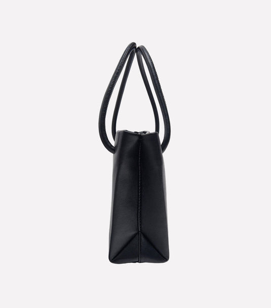 Shoulder bag with chain