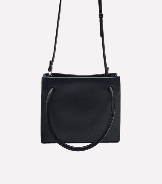 Shoulder bag with chain