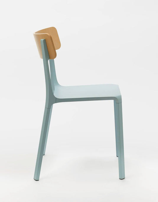 Modern ruelle chair